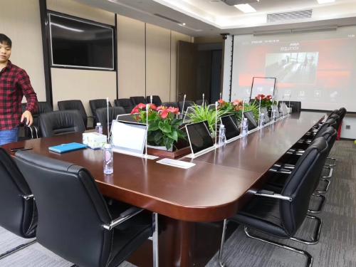 江西智能家具工程定制,贛州智能辦公家具工程案例,南康智能實木辦公家具生產(chǎn)廠家