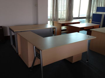 家具廠展廳換季,辦公臺(tái) 文員臺(tái) 會(huì)議臺(tái) 書柜 半價(jià)拋售 需自行安排車 文體辦公用品 powered discuz